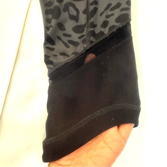 Lululemon Leggings Just Breathe Crop Animal Swirl Deep Coal Light / Black 6 - Picture 8 of 12